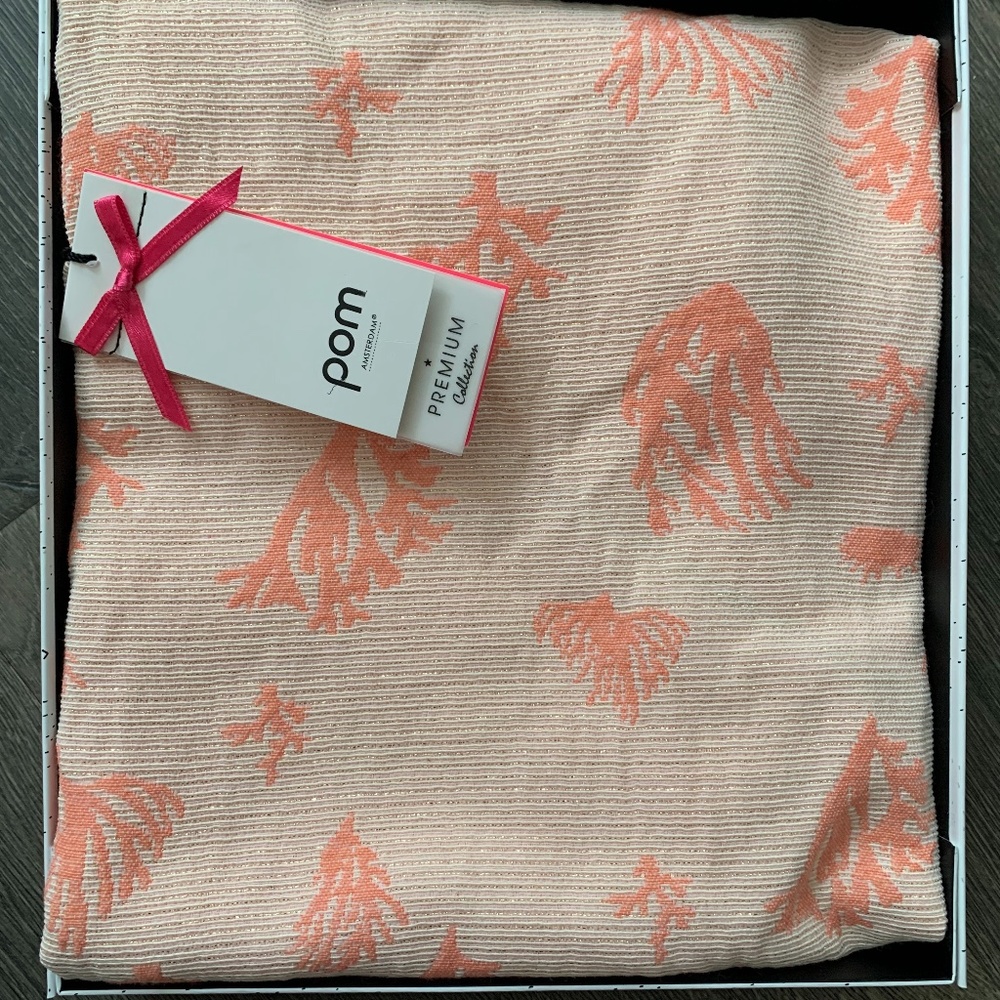 Pom Amsterdam Coral Reef Shawl